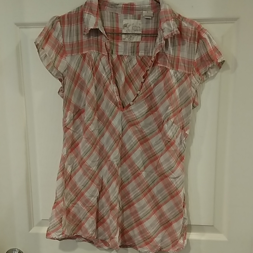 Lightweight short sleeve blouse